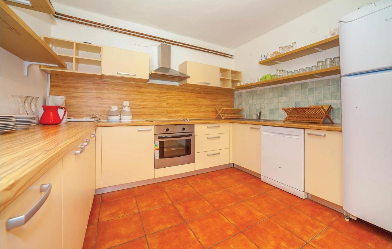 7 Bedroom Pet Friendly Home In Crni Kal 外观 照片