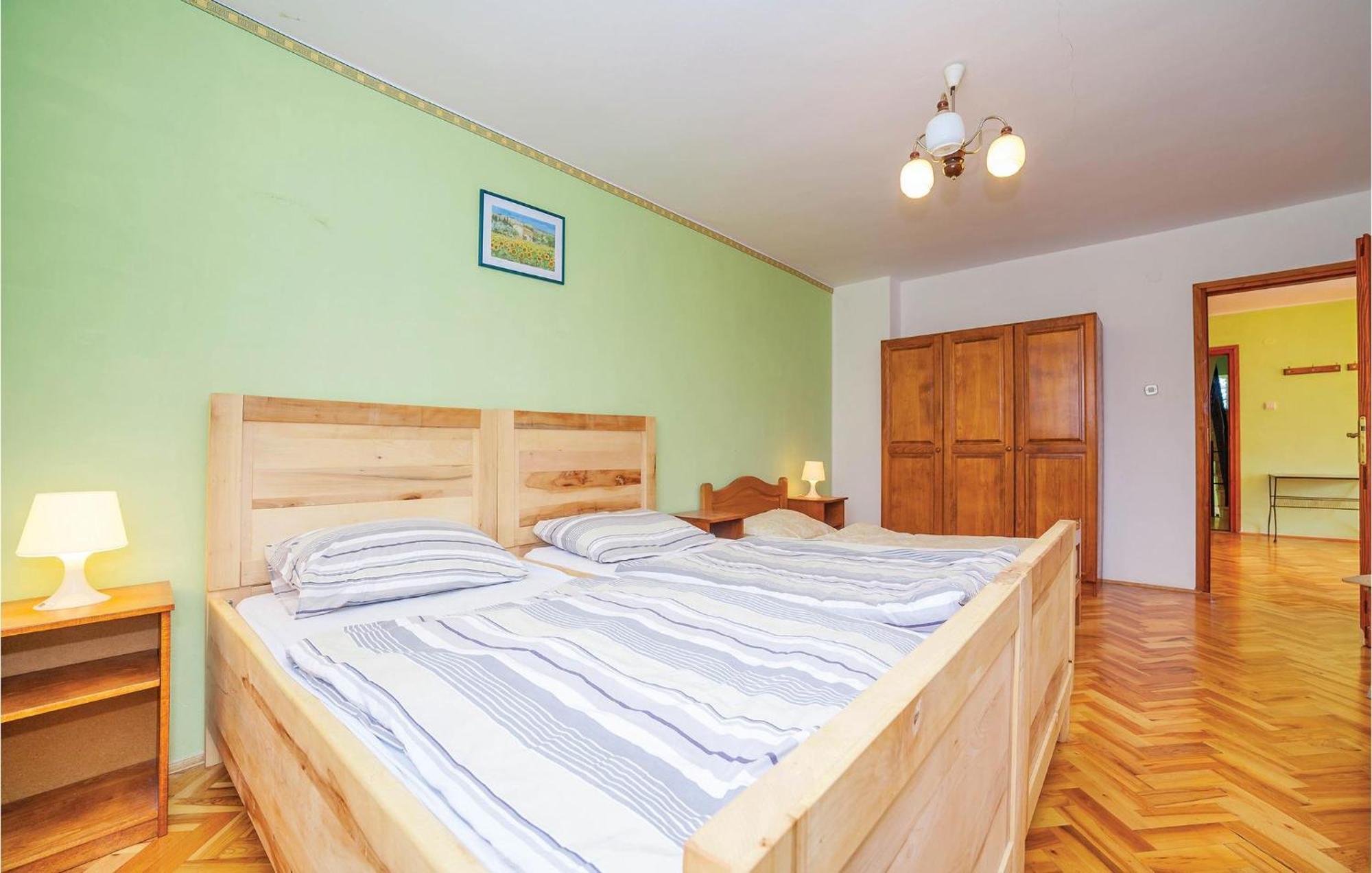 7 Bedroom Pet Friendly Home In Crni Kal Crni Kal  外观 照片
