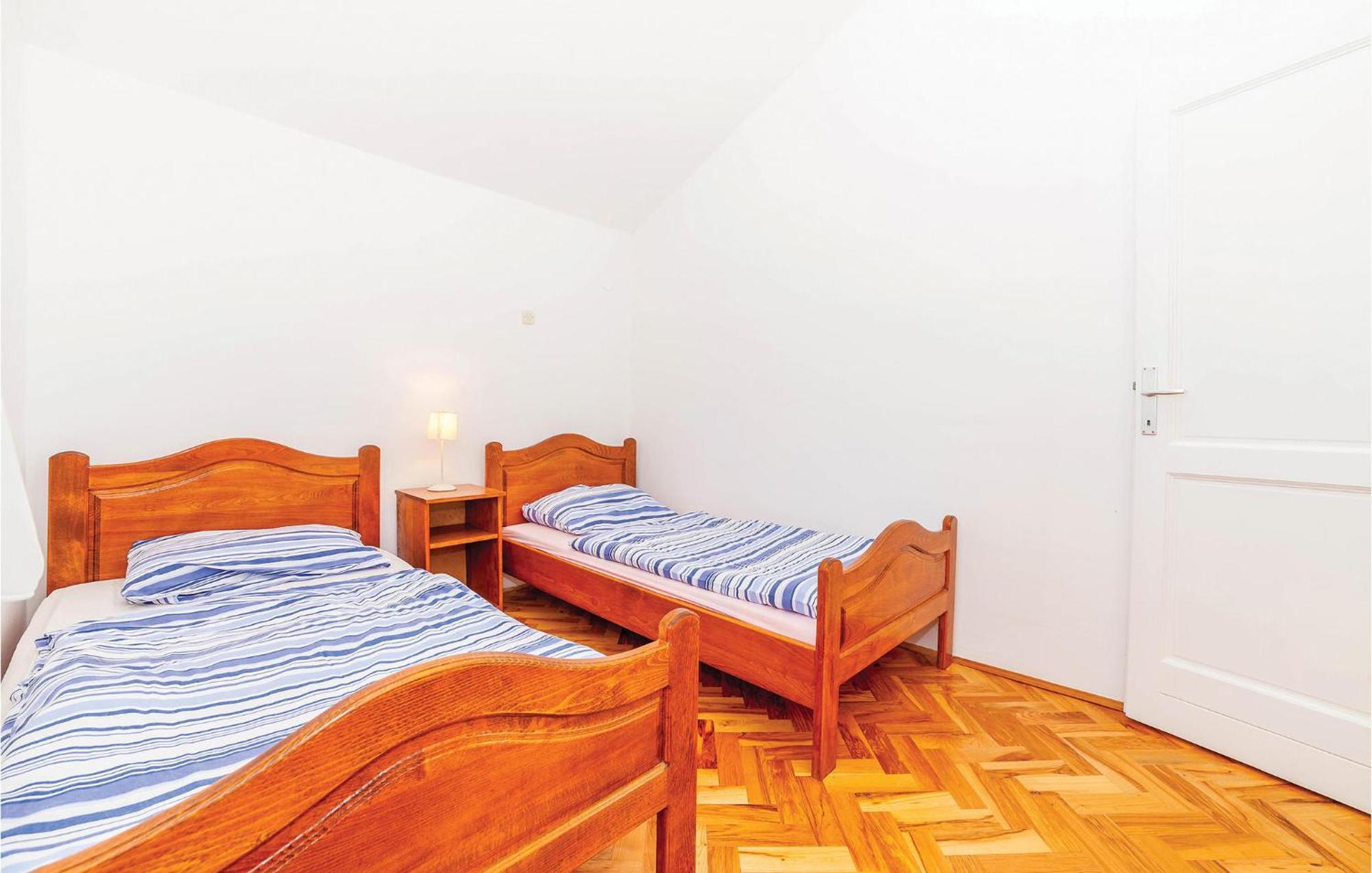 7 Bedroom Pet Friendly Home In Crni Kal Crni Kal  外观 照片