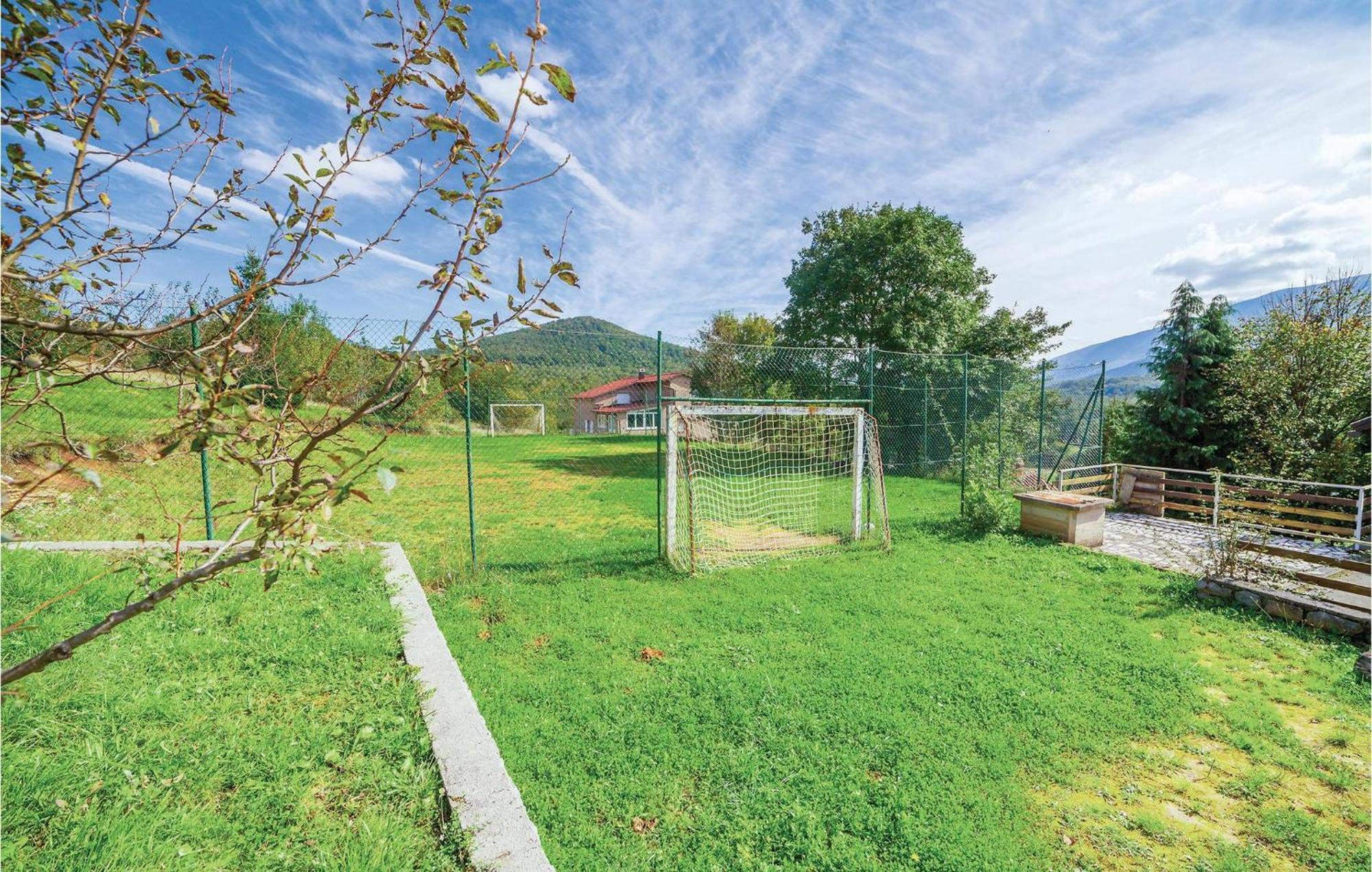 7 Bedroom Pet Friendly Home In Crni Kal Crni Kal  外观 照片