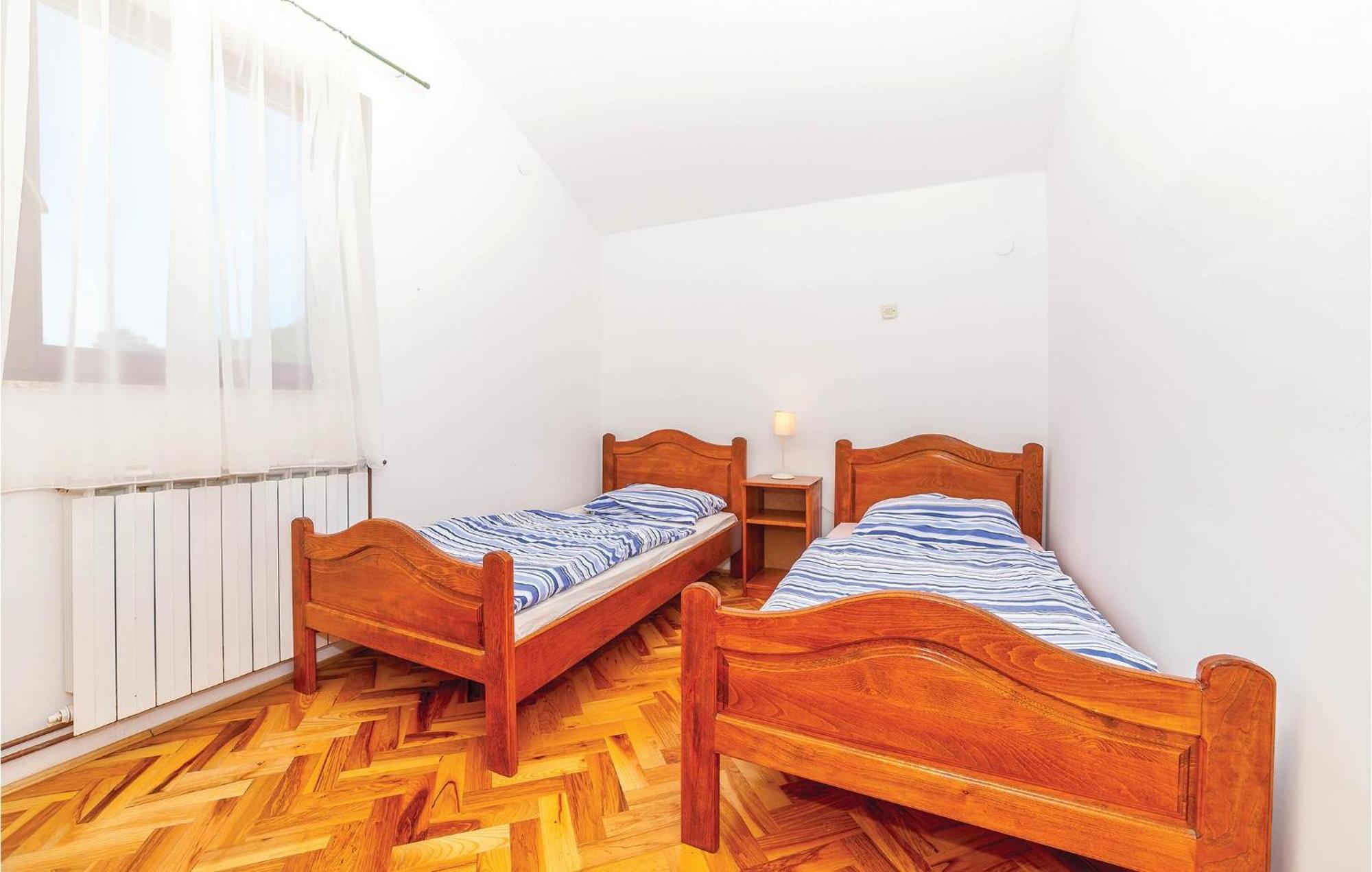 7 Bedroom Pet Friendly Home In Crni Kal Crni Kal  外观 照片