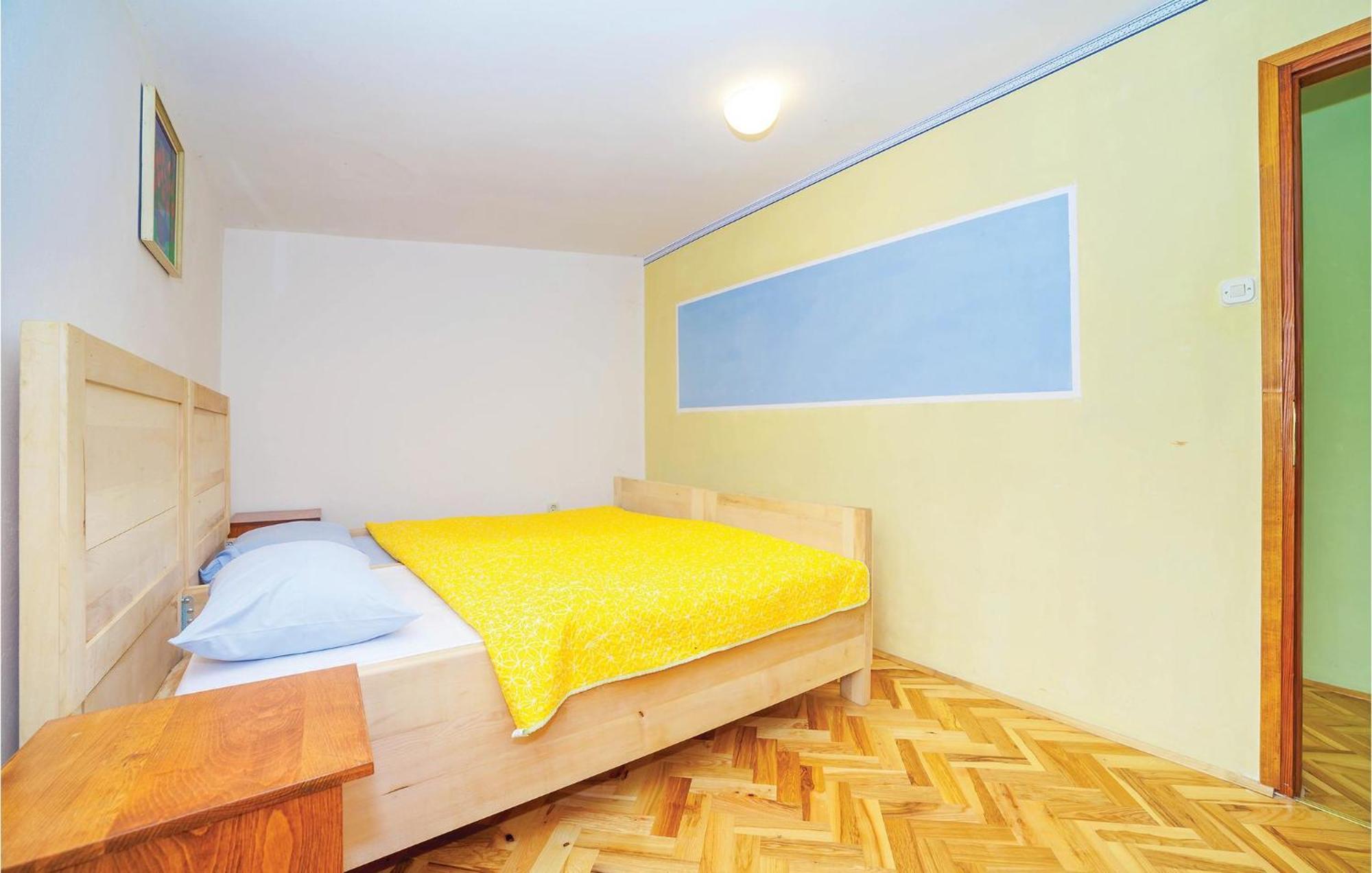 7 Bedroom Pet Friendly Home In Crni Kal 外观 照片