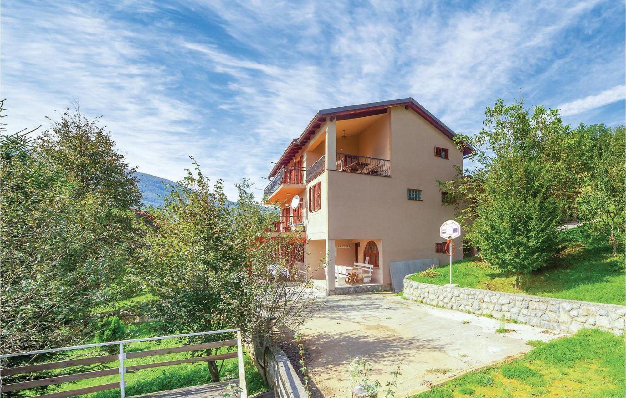 7 Bedroom Pet Friendly Home In Crni Kal 外观 照片