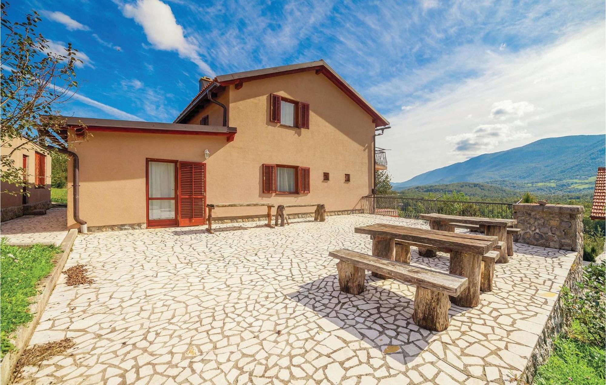 7 Bedroom Pet Friendly Home In Crni Kal Crni Kal  外观 照片