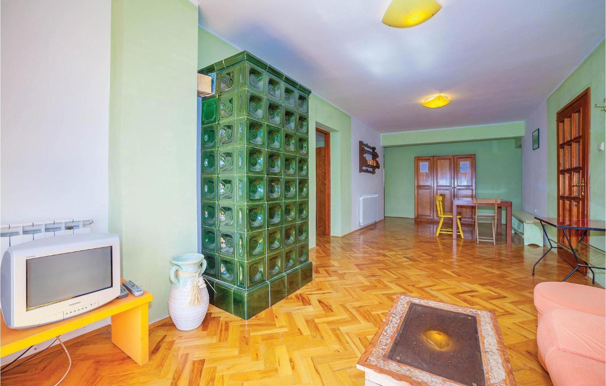 7 Bedroom Pet Friendly Home In Crni Kal Crni Kal  外观 照片